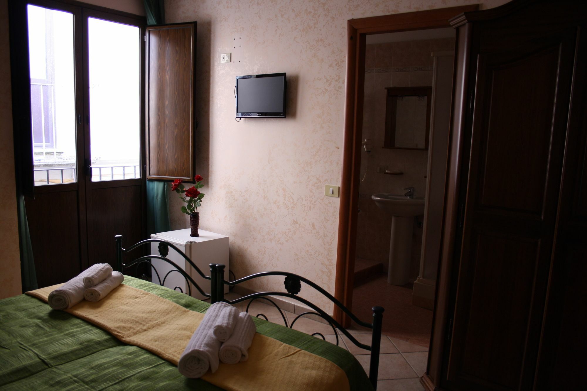 Cityguesthouse กาตันซาโร ภายนอก รูปภาพ