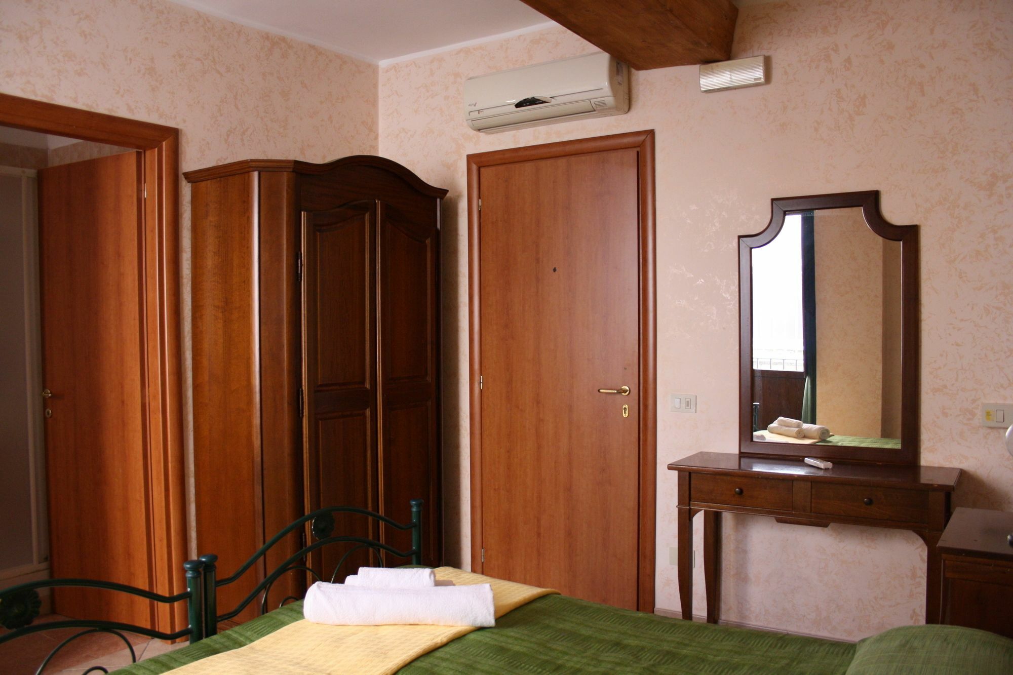 Cityguesthouse กาตันซาโร ภายนอก รูปภาพ