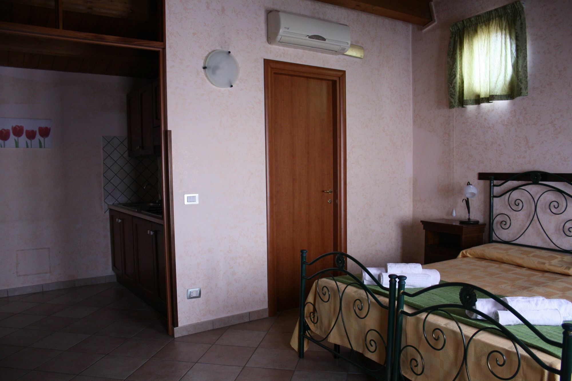 Cityguesthouse กาตันซาโร ภายนอก รูปภาพ